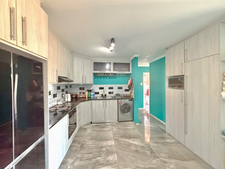 3 Bedroom Property for Sale in Kabega Park Eastern Cape
